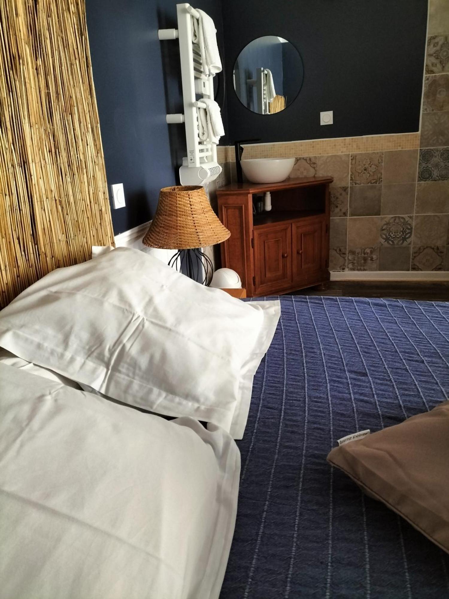 Les 2 Tours Hotel Chenay  Exterior foto